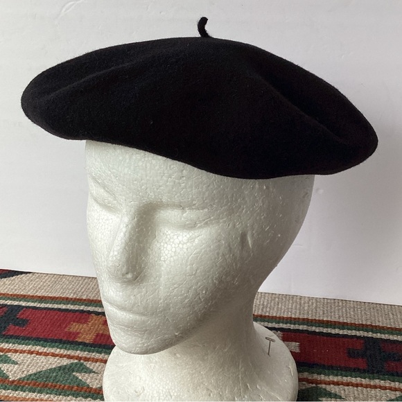 Vintage Laulhère Vrai Basque beret made in France 100% pure Merino wool 7 1/8
